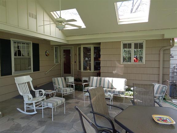 5th image of 464 Arlington Ave