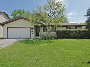 171 Magnolia Ln, Lindenhurst, IL 60046