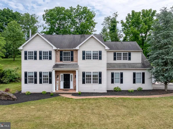 102 Serenity Ct, Douglassville, PA 19518