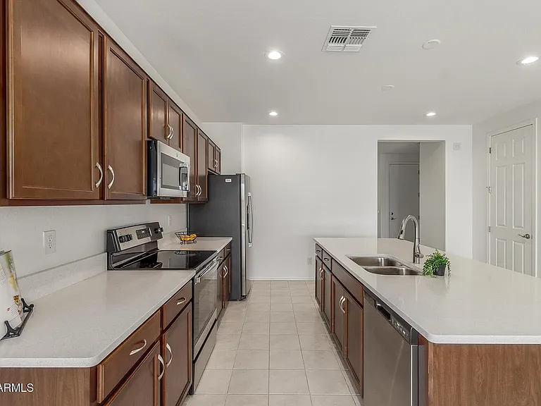 637 S Lamar Pl — Photo 15