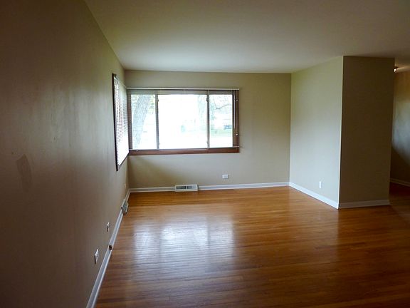 4th image of 34455 W Lake Shore Dr