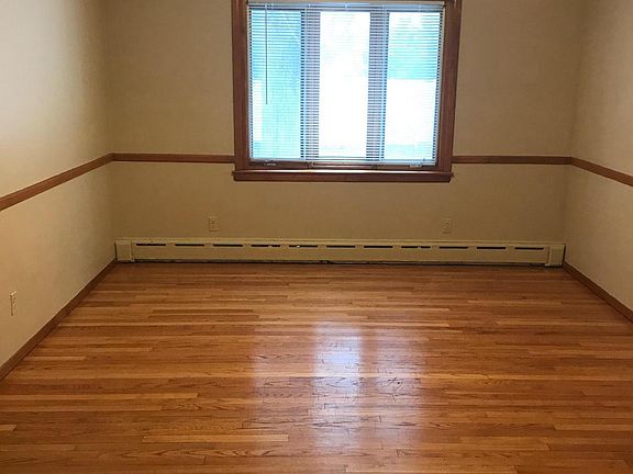 3rd image of 440 Jefferson Blvd