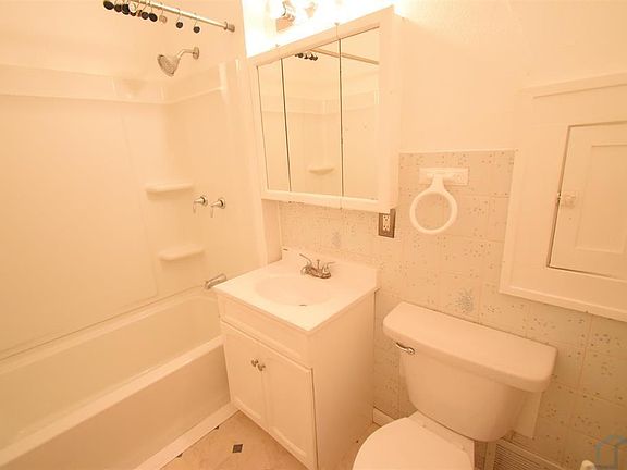 5th image of 4238 Davis Ave
