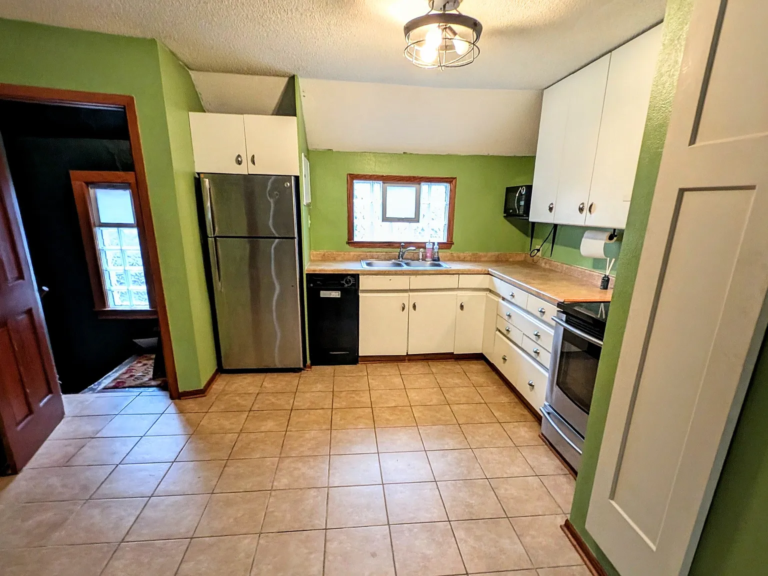 735 Madison St NE — Photo 3