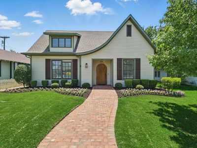 526 E Worth St, Grapevine, TX, 76051