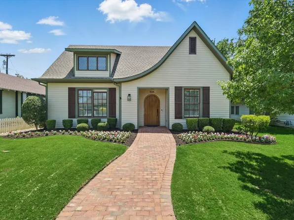 526 E Worth St, Grapevine, TX 76051