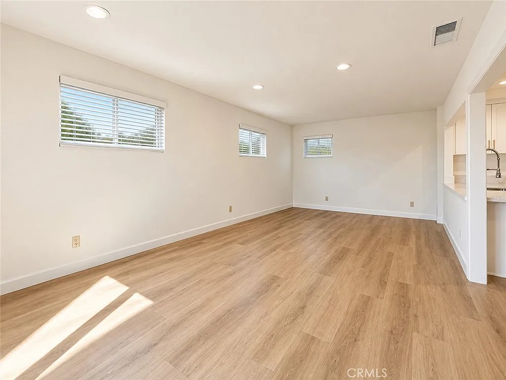 3 bed, 1624 sqft, $4,500 — Photo 2