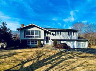 16 Cricket Ct, Old Saybrook, CT 06475