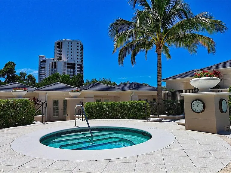 8665 Bay Colony Dr #901 — Photo 41