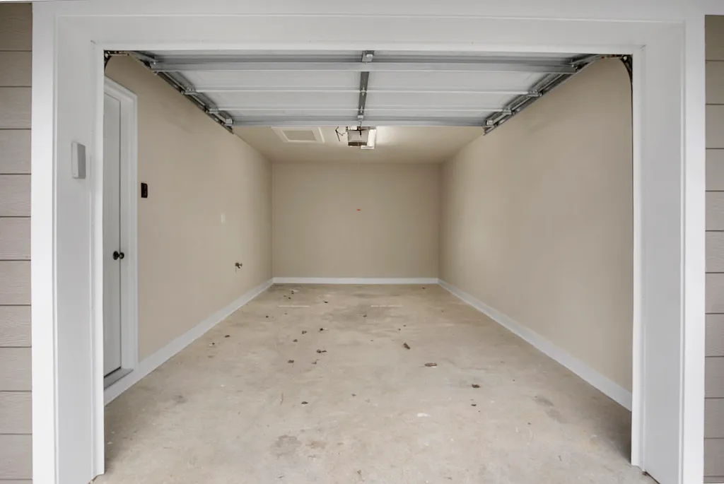 2 bed, 1000 sqft, $1,800 — Photo 2