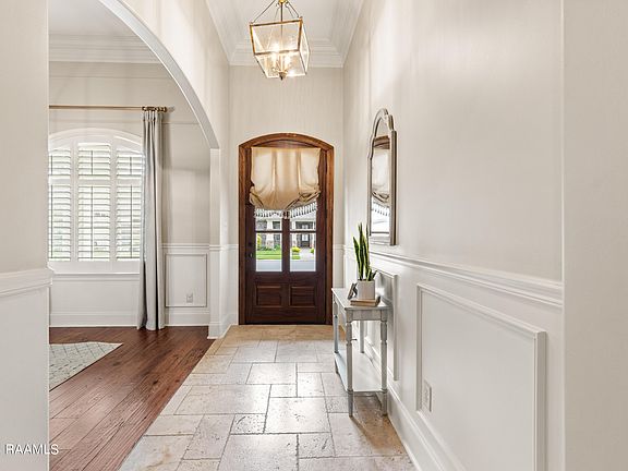 5th image of 201 Brightwood Dr