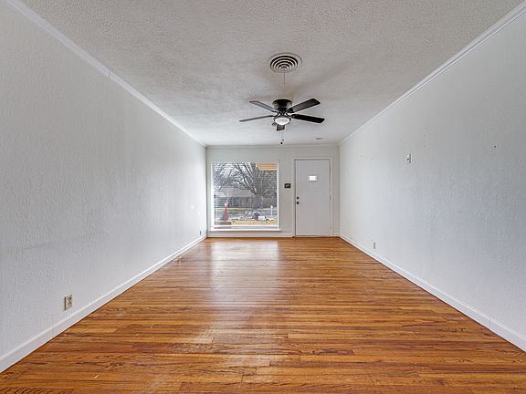 2nd image of 904 Holiday Dr