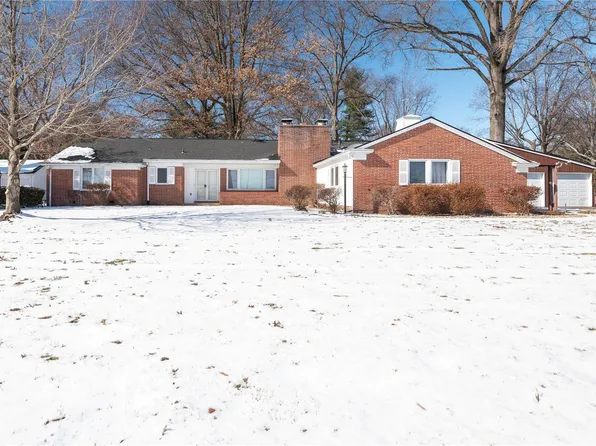 151 Orchard Dr, Belleville, IL 62221