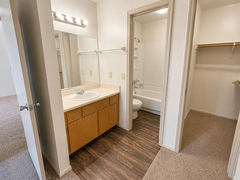 Riverbend Apartments — Photo 15