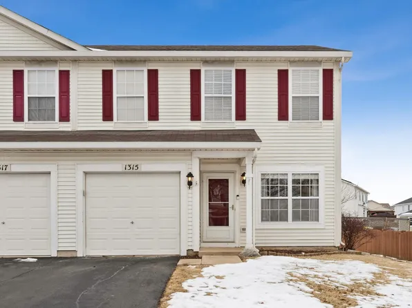 1315 Burns Ln, Minooka, IL 60447