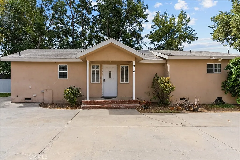 2 bed, 800 sqft, $3,000 — Photo 1