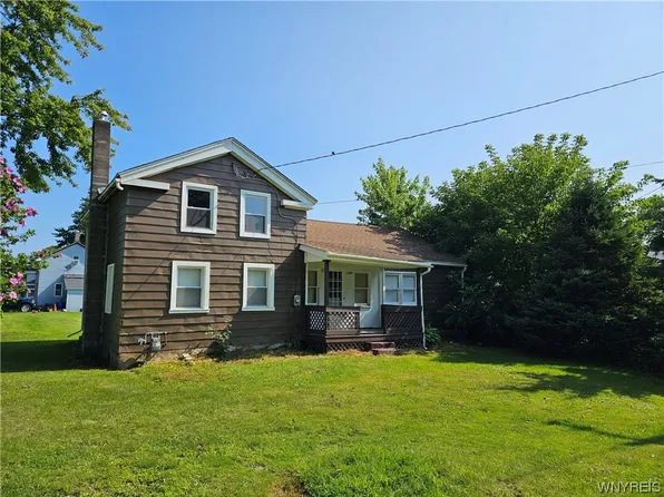 11287 Oak St, Medina, NY 14103