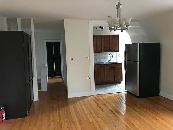3rd image of 401 W Price St #3