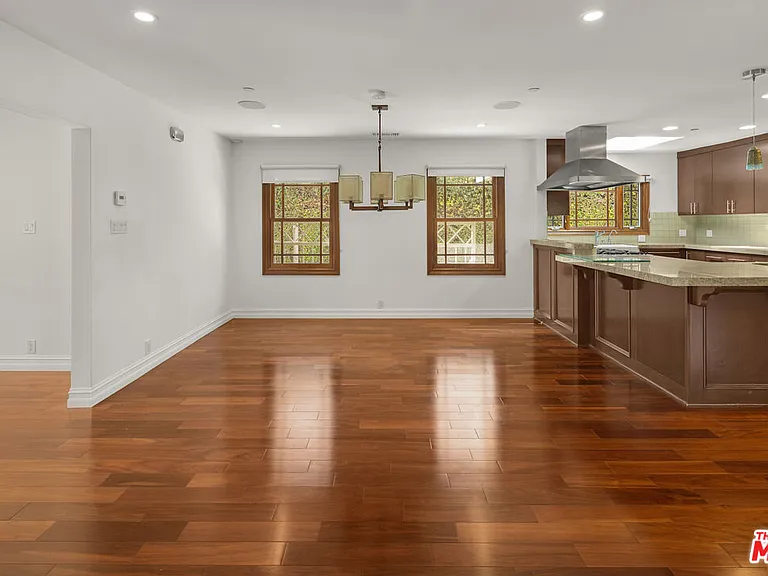 512 N Linden Dr — Photo 8