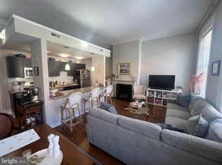 734 Pine St APT 2F, Philadelphia, PA 19106