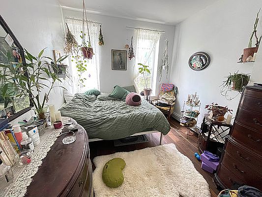 2nd image of 224 Weirfield St Floor 2
