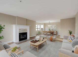 9711 5th St #205, Sidney, BC