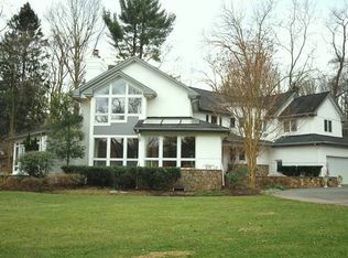 9337 Ramey Ln, Great Falls, VA 22066