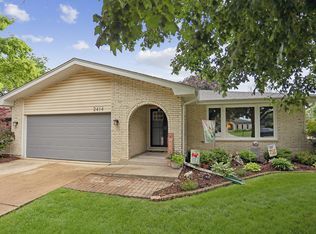 2414 Chippewa Ct, Lisle, IL 60532
