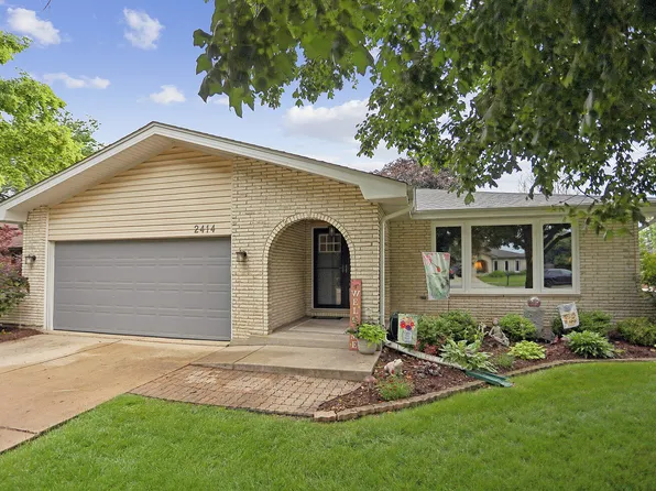 2414 Chippewa Ct, Lisle, IL 60532