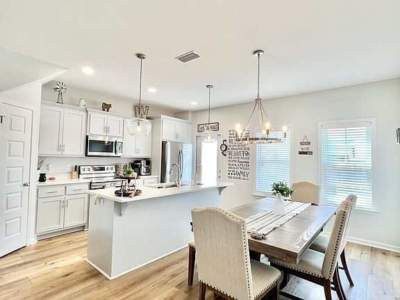 2nd image of 413 Raven Ln