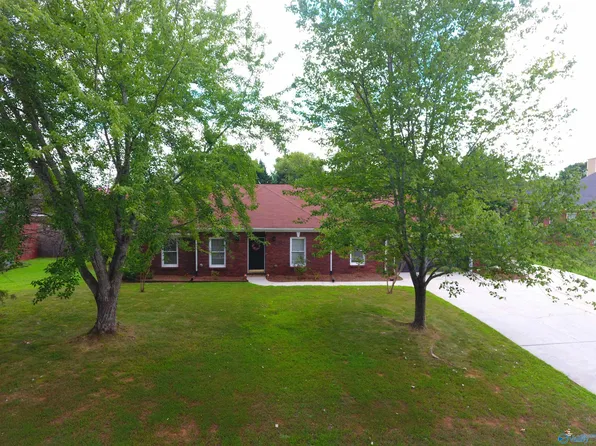 111 Kingswood Dr, Huntsville, AL 35806