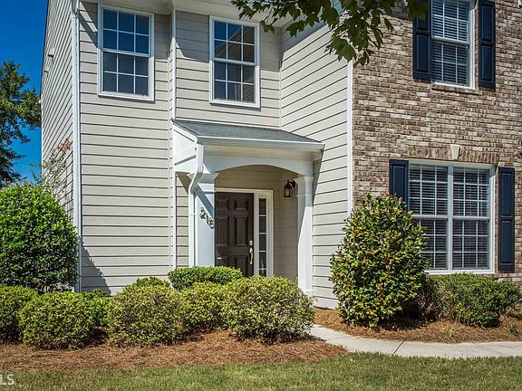 3rd image of 215 Amelia Ln