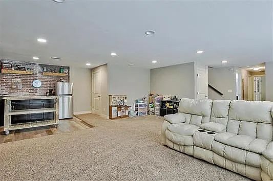 5th image of 1034 S Glenmoor Ct