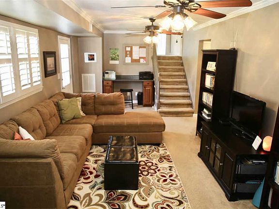 5th image of 14 Elmwood Dr