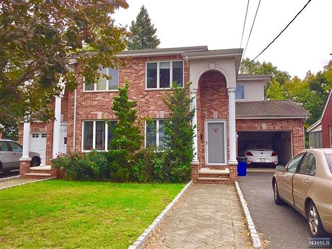 1st image of 2190 Mackay Ave #21