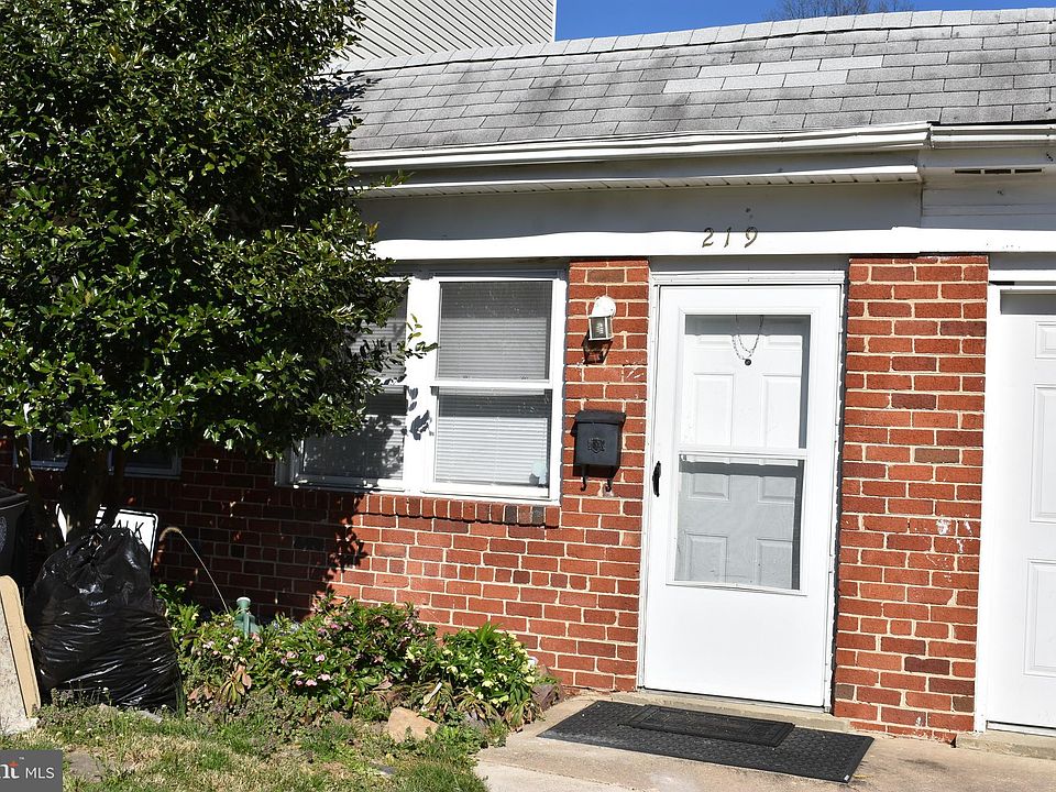 1st image of 219 N Adams St