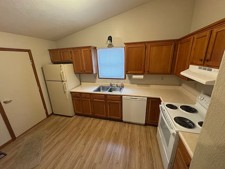 3054 Cascade Dr — Photo 3