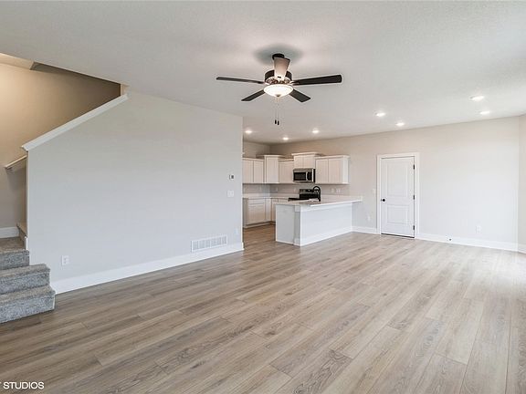 5th image of 2714 NW Reinhart Dr