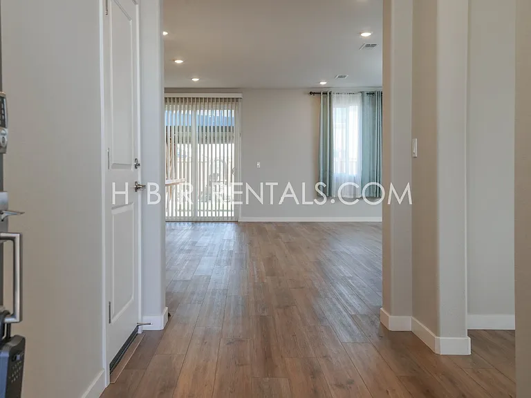 1038 Osprey Dr — Photo 4