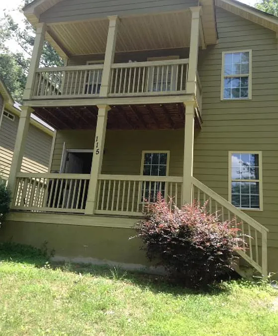 3 bed, 2.5 bath, 2010 sqft, $1,895 — Photo 1