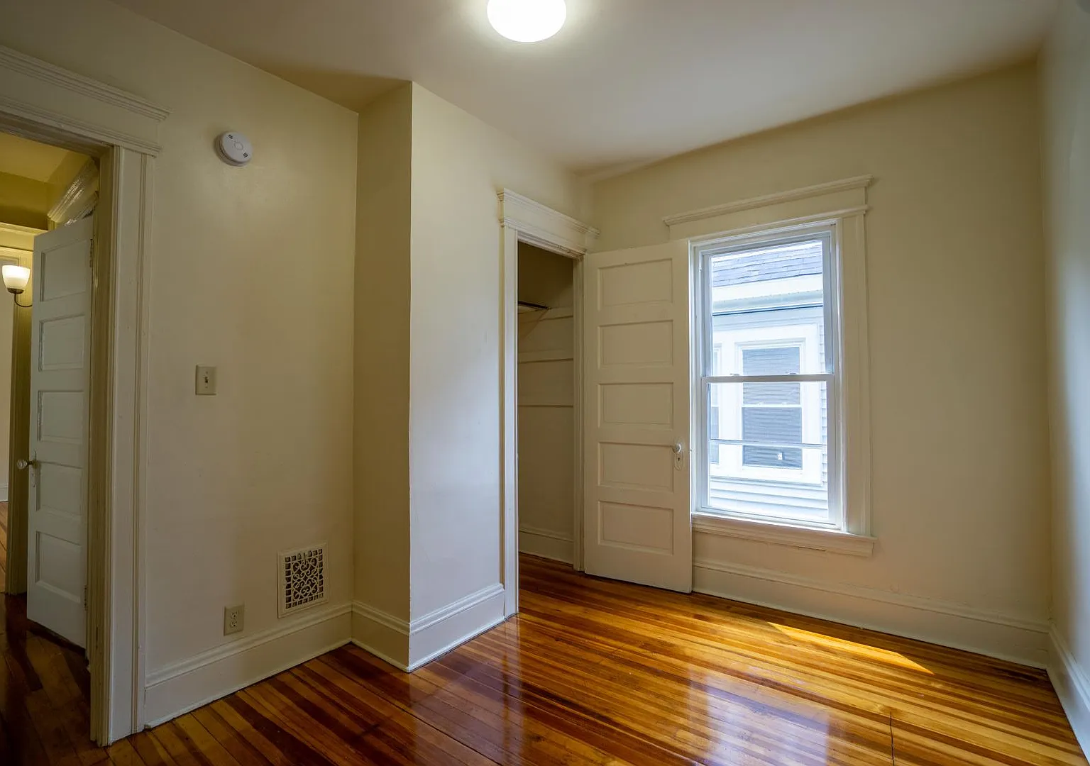 833 Sumner Apt 2 - Available 7/1/2027 - Renovated 3 Bedroom -3 Blocks From Campus — Photo 1