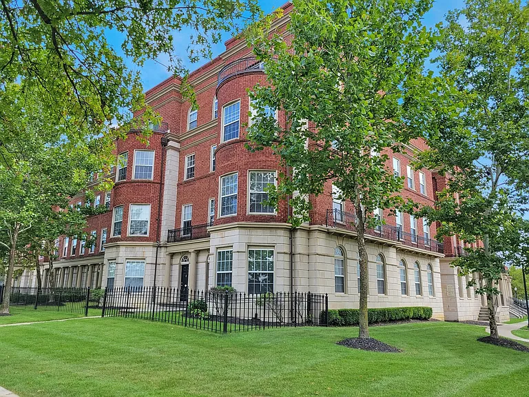 Easton Commons Apartments and Townhomes — Photo 31