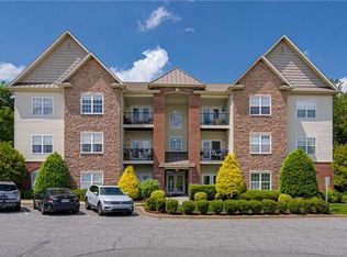 6801 Hanesbrook Cir #104, Clemmons, NC 27012