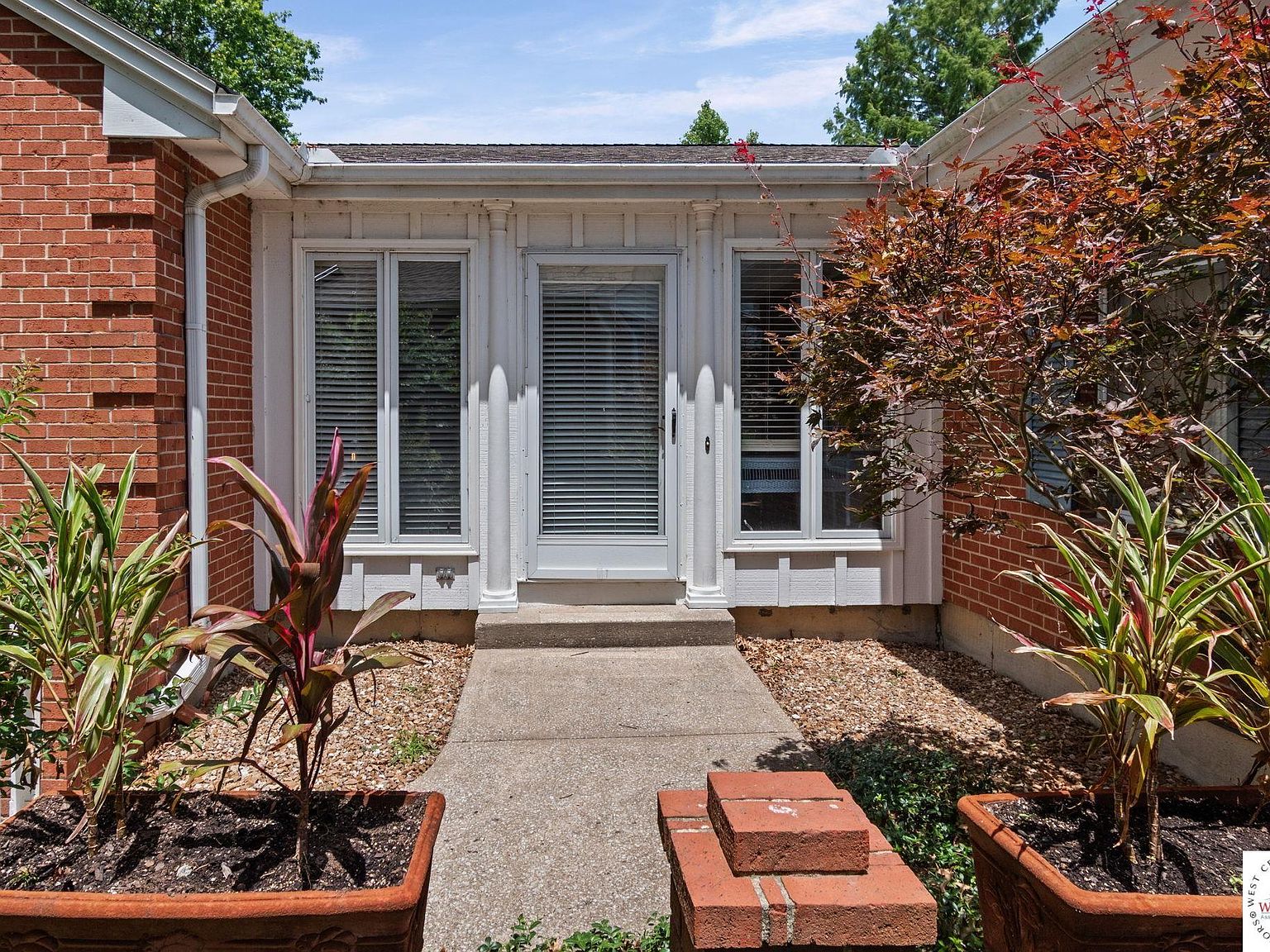 1014 E Palmer Pl