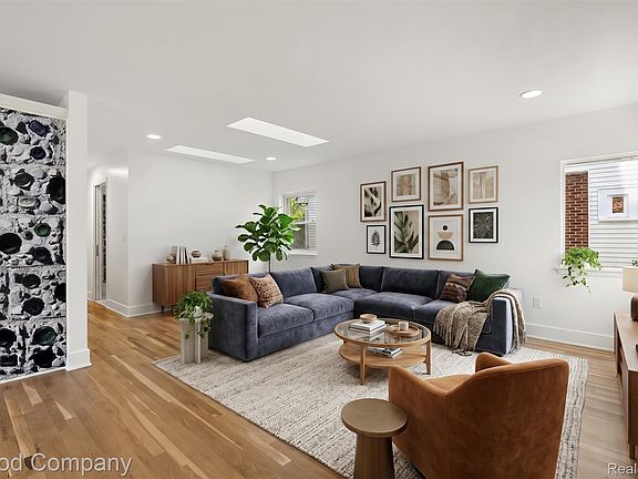 3rd image of 39 W Elza Ave