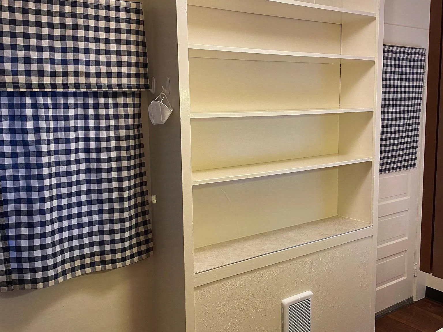 1 bed, 450 sqft, $1,050 — Photo 2