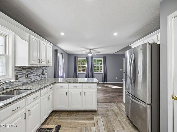 3rd image of 1009 Seneca Ct