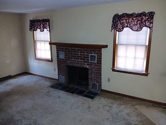 3rd image of 40 W Canton Cir