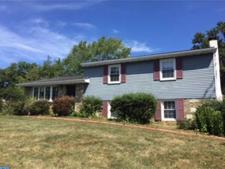 153 Windsor Dr photo 1