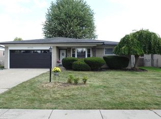 33138 Somerset Dr, Sterling Heights, MI 48312